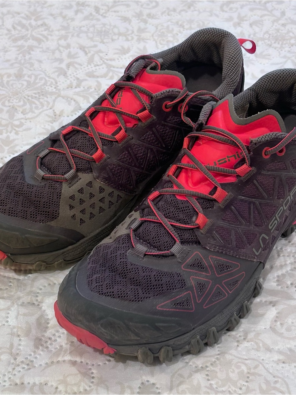 La Sportiva Bushido II Black Carbon Red Trail Running Shoes Women’s Sz 9